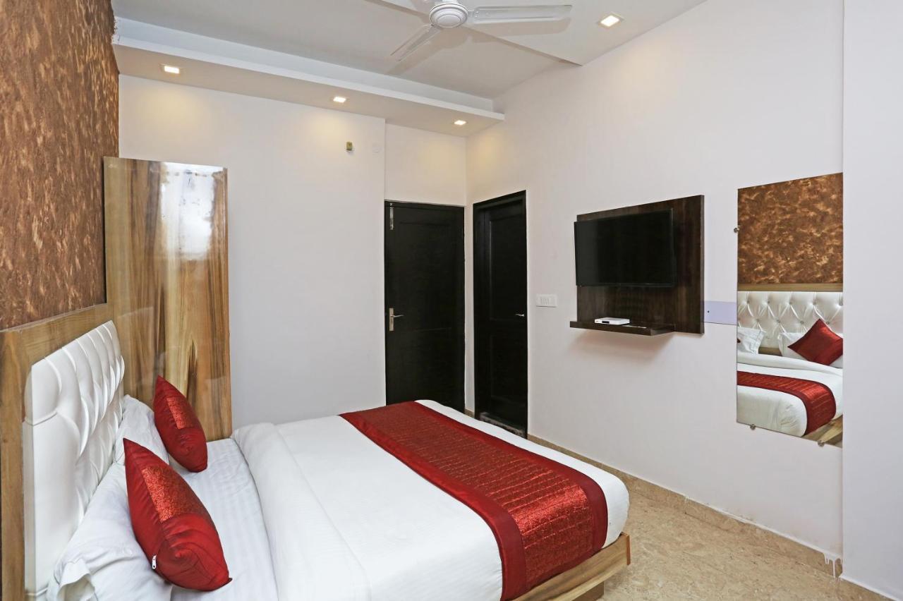 Oyo 12673 The Diplomat Inn Delhi Zewnętrze zdjęcie