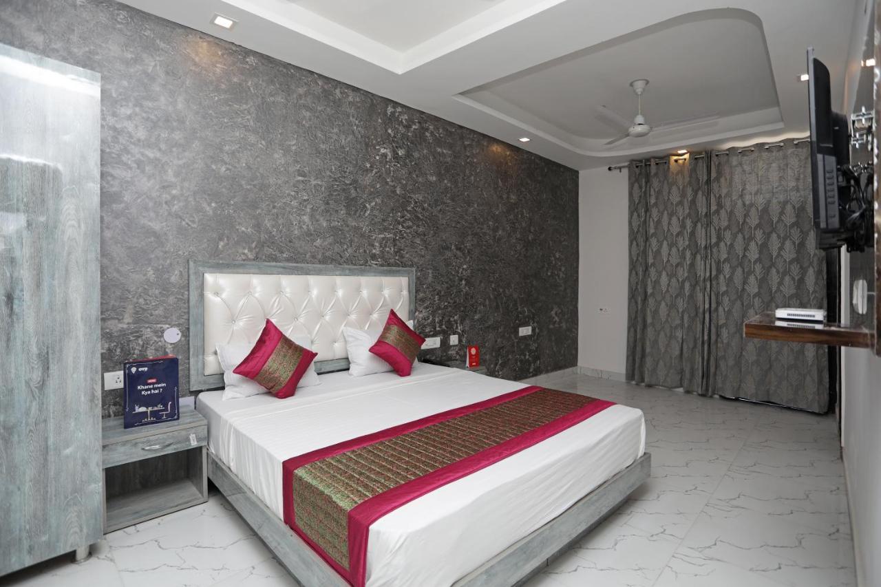 Oyo 12673 The Diplomat Inn Delhi Zewnętrze zdjęcie