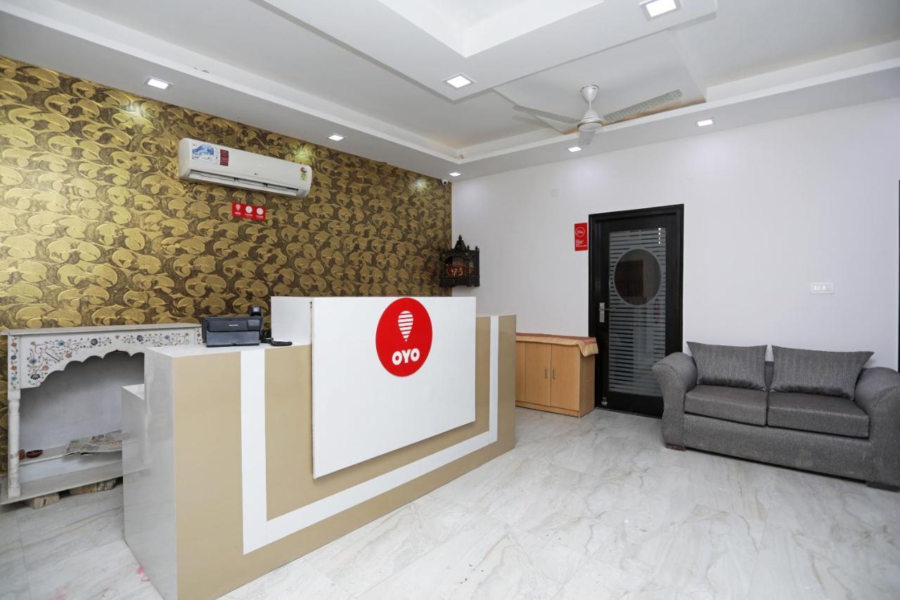 Oyo 12673 The Diplomat Inn Delhi Zewnętrze zdjęcie
