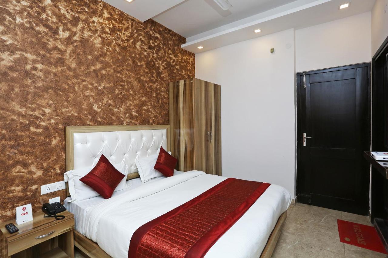 Oyo 12673 The Diplomat Inn Delhi Zewnętrze zdjęcie